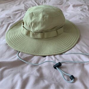 NWOT  The North Face Class V Brimmer Hat - Gravel,S-M